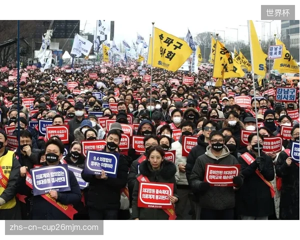 赵佑民因伤退出大名单敲响警钟,韩国队医疗团队面临严峻考验。 赵佑民因伤退出大名单敲响警钟,韩国队医疗团队面临严峻考验。