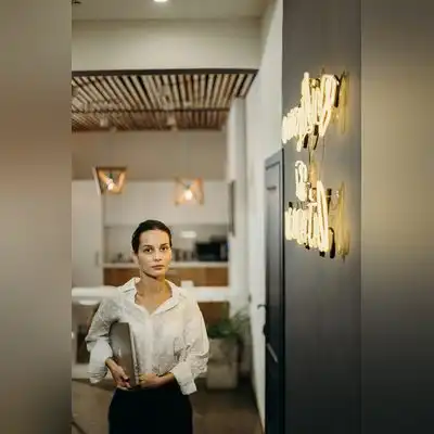 施茵
